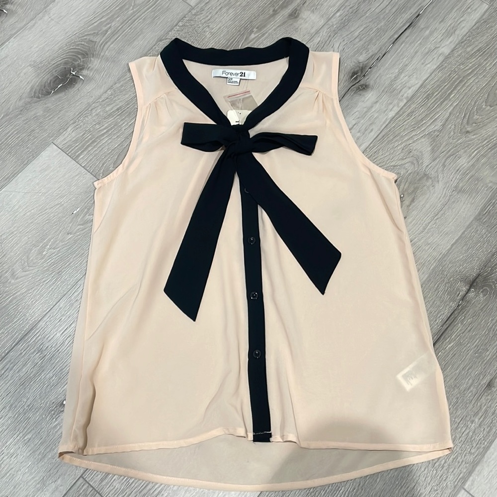Forever 21 sheer, short sleeve blouse size small